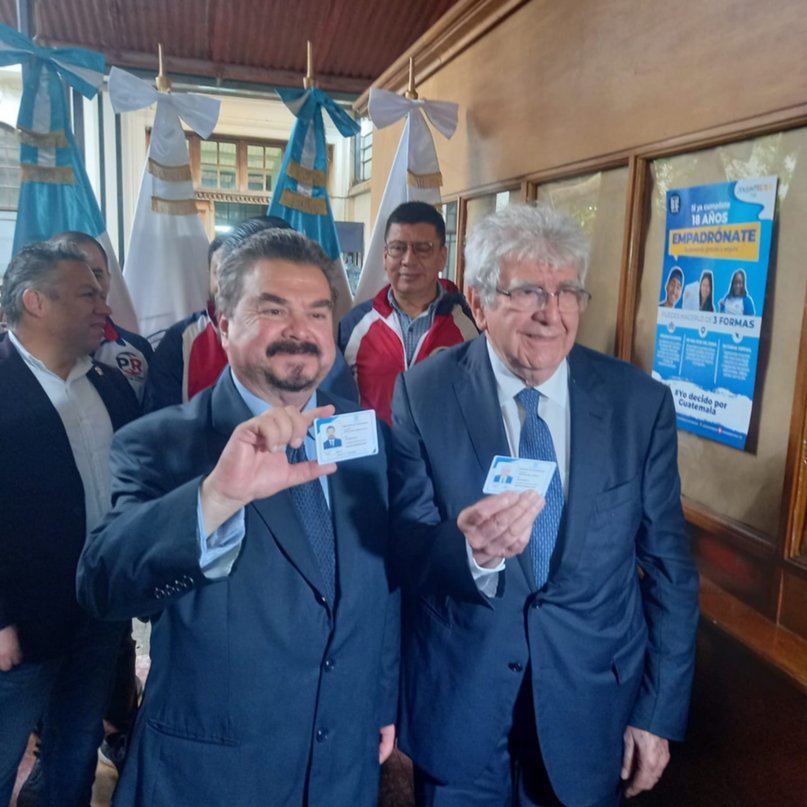 Rafael Espada y Arturo Herrador recibieron la credencial el viernes 3 de febrero. (Foto: PR) Rafael Espada y Arturo Herrador recibieron la credencial el viernes 3 de febrero. (Foto: PR)