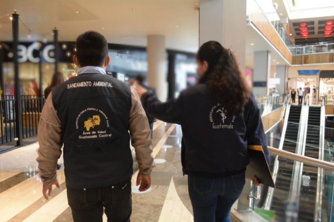 Centros comerciales de Guatemala aplican 1 millón de vacunas