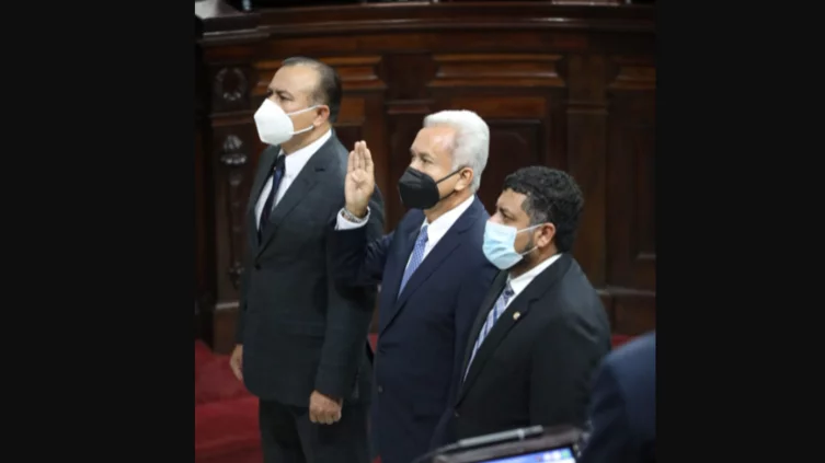 El abogado Héctor Pérez Aguilera fue juramentado este martes en el Congreso de la República. 