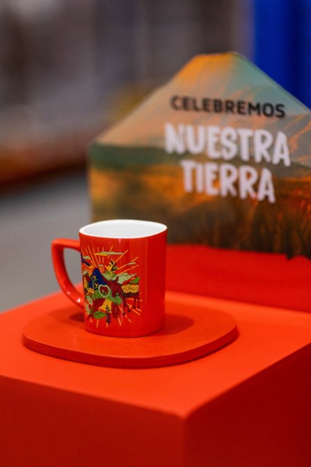 Nueva edición de la famosa e icónica Taza Roja de Nescafé