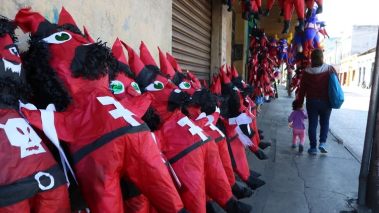 Este 7 de diciembre se realizarÃ¡ la tradicional Quema del Diablo en Guatemala y existen varias estrategias que puedes poner en prÃ¡ctica para evitar accidentes. FotografÃ­a utilizada con fines ilustrativos. 